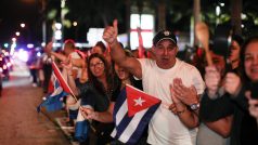 V Miami oslavují smrt Fidela Castra