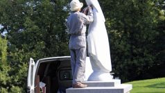 Soud nařídil francouzskému Publier odstranit sochu Panny Marie