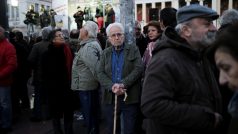 Řečtí důchodci vyšli v Aténách do ulic. Požadovali třinácté důchody