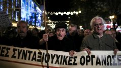 Řečtí důchodci vyšli v Aténách do ulic. Požadovali třinácté důchody