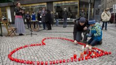 Srdce ze svíček na Jungmannově náměstí