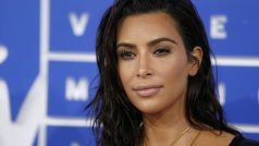 Kim Kardashianovou v Paříži okradli o šperky v hodnotě zhruba 9 milionů eur.