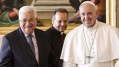 Palestinský prezident Mahmúd Abbás a papež František ve Vatikánu