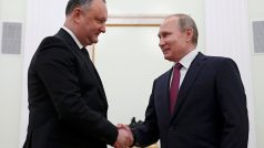 Moldavský prezident Igor Dodon při setkání s Vladimirem Putinem