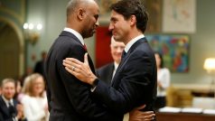 Nový kanadský ministr Ahmed Hussen a premiér Justin Trudeau