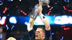 Quaterback Tom Brady vloni slavil svou pátou trofej