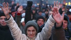 Tisíce Bělorusů demonstrovaly v Minsku proti Lukašenkovu dekretu o příživnictví.
