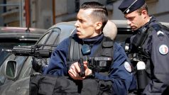 Francouzská policie před pobočkou Mezinárodního měnového fondu