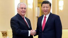 Americký ministr zahraničí Rex Tillerson (vlevo) a čínský prezident Si Ťin-Pching