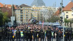 Pochod fanoušků fotbalové Sparty ochromil dopravu v Praze