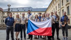 Zástupci české výpravy světového skautského jamboree, které se letos koná v Jižní Koreji, převzali od prezidenta Petra Pavla českou vlajku