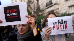 Demonstrace v Paříži proti ruské agresi