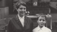 Zdeněk Klíma s maminkou u svatého přijímání v roce 1968