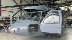 V Bochoři na Přerovsku jsou připraveni zasáhnout proti požáru na území celé České republiky dva vrtulníky Black Hawk
