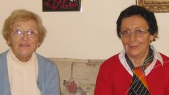 Helena Kosková (vpravo) se sestrou Evou Vaňkovou v roce 2012
