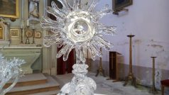 Dar pro papeže - křišťálový relikviář sv. Zdislavy