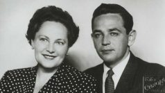 Richard Glazar s maminkou po válce