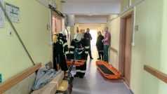 Nácvik hasičů v domově seniorů v Sedlčanech v případě požáru