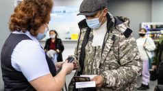 Kontrola covid pasů na letišti Petropavlovsk-Kamčatskij
