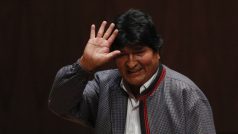 Evo Morales rezignoval a uprchl z Bolívie do Mexika