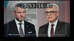 Peter Pellegrini (vlevo) a Ivan Korčok při předvolební televizní debatě v televizi Markíza