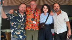 Jan Pokorný si na Mezinárodním filmovém festivalu v Karlových Varech povídal s herečkou Antonií Formanovou a Matějem a Petrem Formanovými.