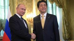 Japonský premiér Šinzó Abe a ruský prezident Vladimir Putin
