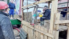 Práce na přístupové šachtě ke středověkému stříbrnému dolu Čapčoch