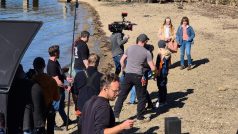 Filmaři v Brně začali natáčet seriál o domácím násilí podle života spisovatelky Simony Monyové