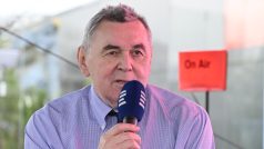 Václav Nedomanský na pódiu Radiožurnálu Sport ve fanzóně na MS v hokeji 2024