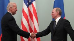 Joe Biden a Vladimir Putin během setkání v Moskvě v roce 2011