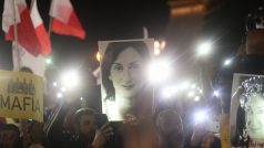 Demonstranti na Maltě požadují vyšetření vraždy novinářky Daphne Caruanaové Galiziové