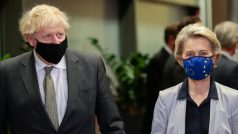 Boris Johnson a Ursula von der Leyenová během jednání o brexitu