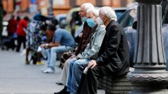 V Itálii, kde senioři tvoří velký podíl populace, odborníci tvrdí, že pro ekonomiku by bylo nejlepší vrátit věk odchodu do důchodu zpět na 67 let (ilustrační foto)