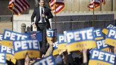 Pete Buttigieg odstupuje z boje o americký prezidentský úřad