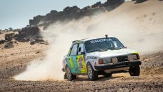 Česká posádka ve voze Škoda 130 na Rallye Dakar