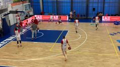 Basketbalový zápas mezi Kolínem a Pardubicemi
