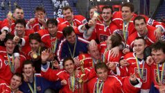 Čeští hokejisé slaví titul v roce 1999