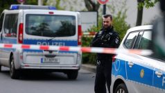 Německá policie před berlínskou nemocnicí postřelila 27letého ozbrojeného muže.