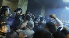 Násilný vpád do makedonského parlamentu