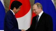 Jednání japonského premiéra Šinzó Abeho a ruského prezidenta Vladimíra Putina v Kremlu