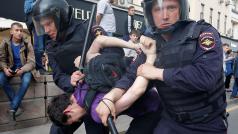 V centru Moskvy proti kritikům vlády zasáhly jednotky pořádkové policie.