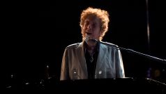 Bob Dylan během koncertu v roce 2017 v americkém městě Dover