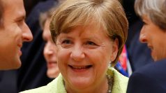 Emmanuel Macron, Angela Merkelová a Theresa Mayová na summitu EU.