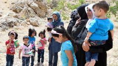 Syrští uprchlíci na hranicích Libanonu a Sýrie v regionu Arsal