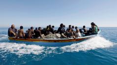 Migranti u libyjských břehů (ilustrační foto)