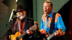 Glen Campbell (vpravo) a Willie Nelson v roce 2007