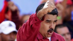 Gesto venezuelského prezidenta Nicoláse Madura na manifestaci proti americkému prezidentovi Donaldu Trumpovi
