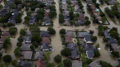 Zaplavené domy v americkém Houstonu po bouři Harvey