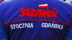 Logo odborového hnutí Solidarita při připomínce 37. výročí vzniku odborů v areálu gdaňských loděnic. Srpen 2017